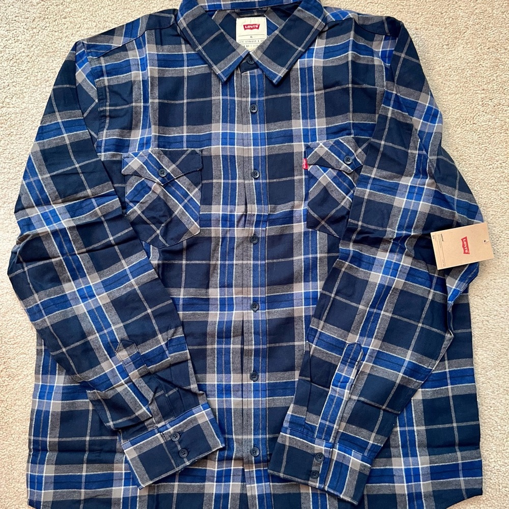 NWT: Men’s Levi’s long sleeve flannel shirt. Size XL